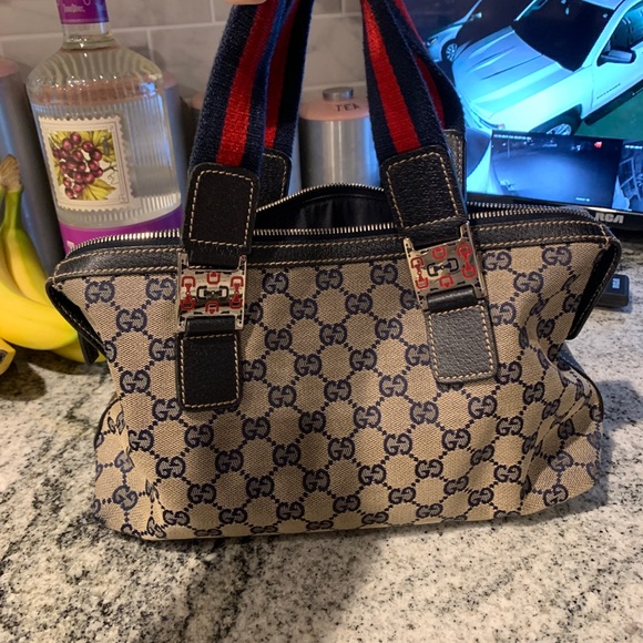 Brand new Gucci! - Picture 3 of 6